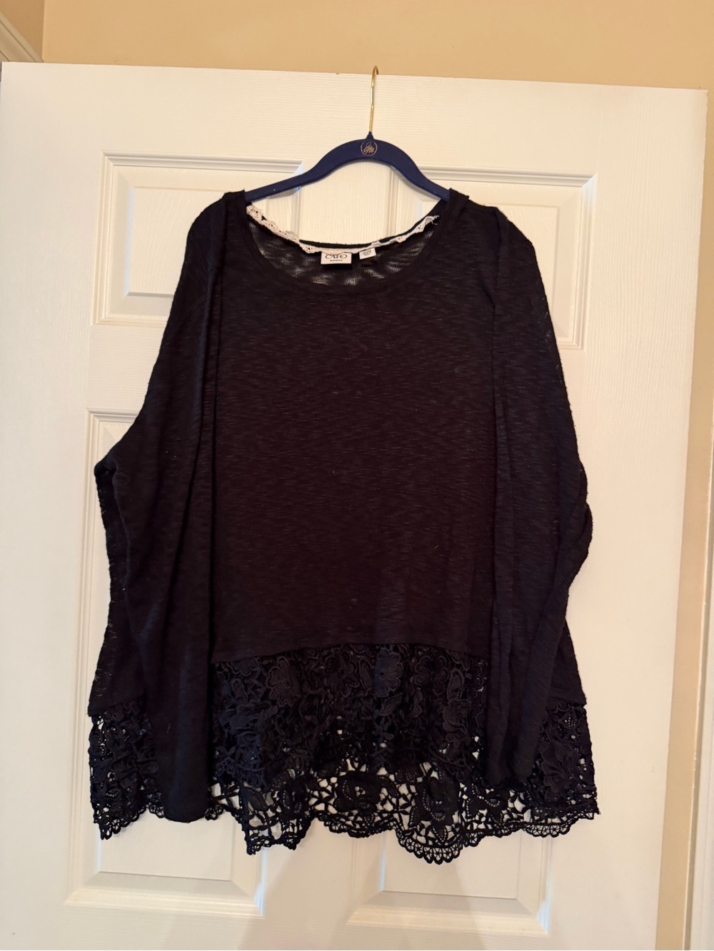 Cato Women's Black Long Sleeve Crochet Lace Trim Tunic Sweater